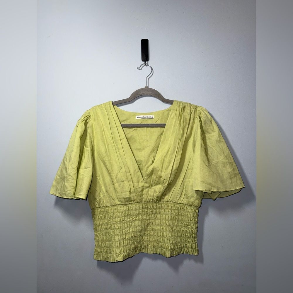 Abercrombie & Fitch women’s Green Flutter Sleeve Smocked Waist Top size L fairy